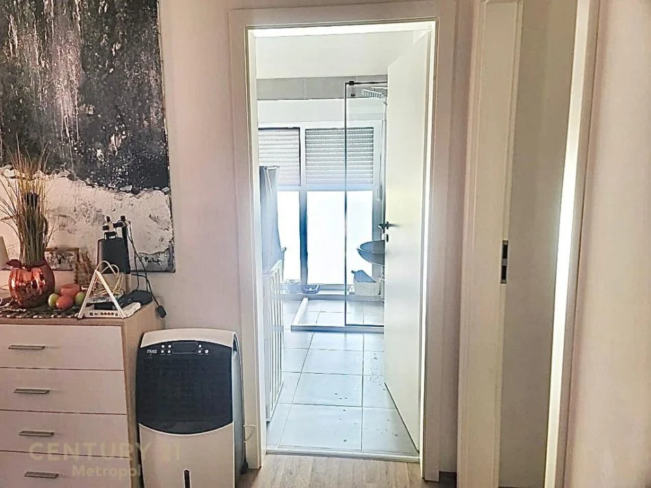 Tirane, shitet apartament 2+1 Kati 8, 82 m² 129.000 € (Rruga Fitnete Vaqari)