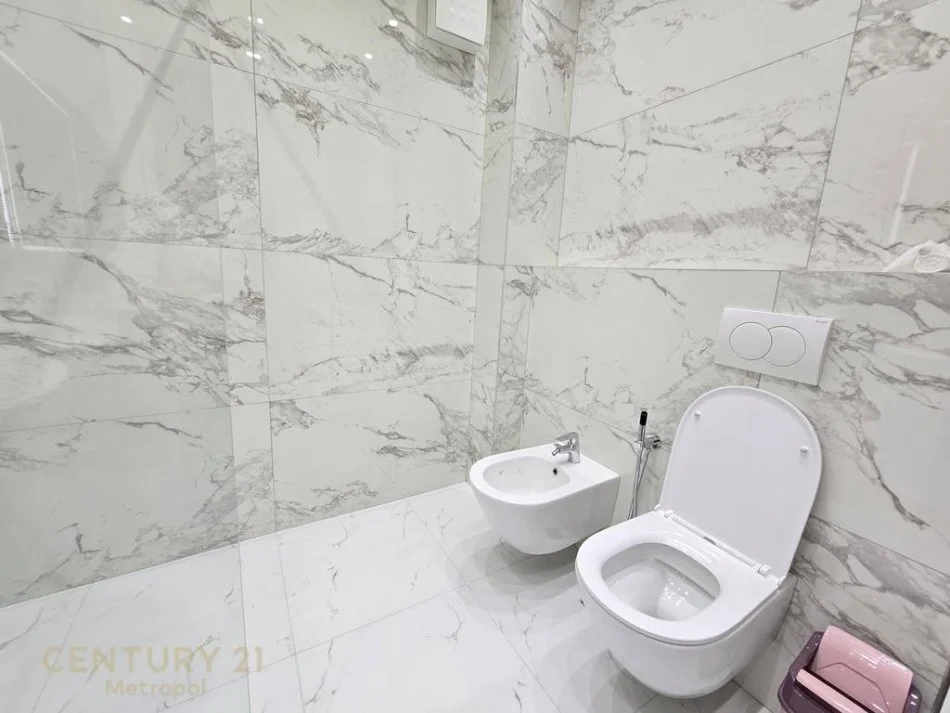 Tirane, jepet me qera apartament 2+1 Kati 5, 120 m² 1.150 € (Rruga Ibrahim Rrugova)