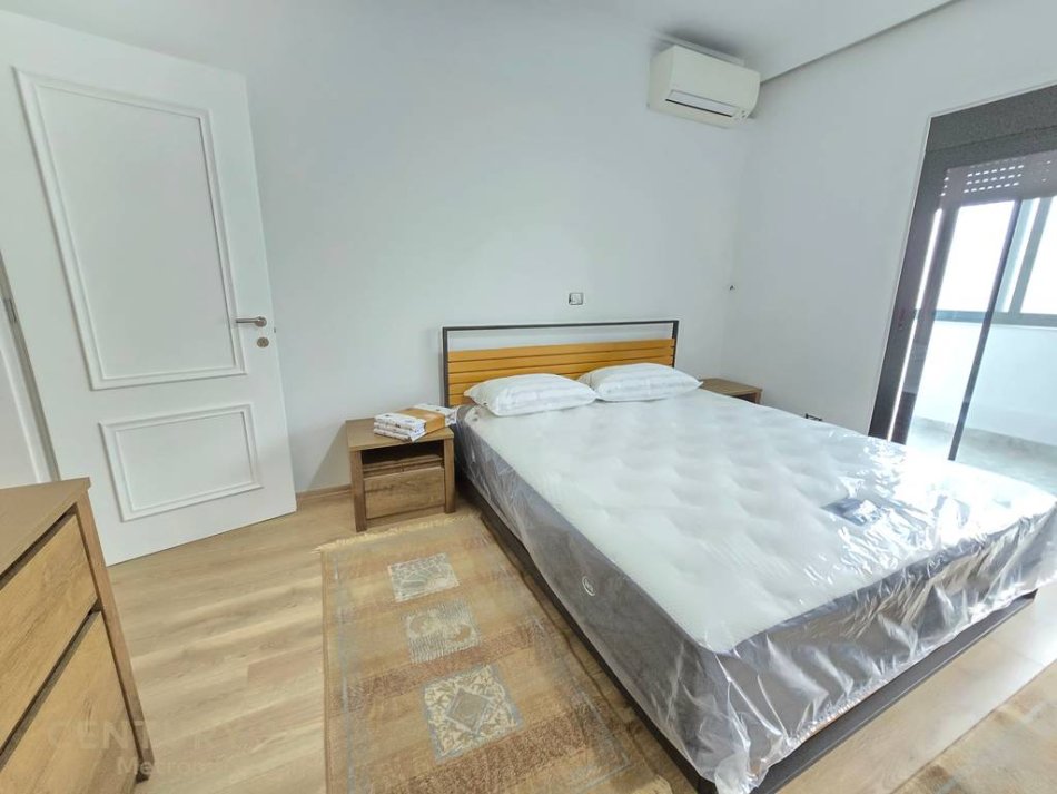 Tirane, jepet me qera apartament 2+1 Kati 5, 120 m² 1.150 € (Rruga Ibrahim Rrugova)