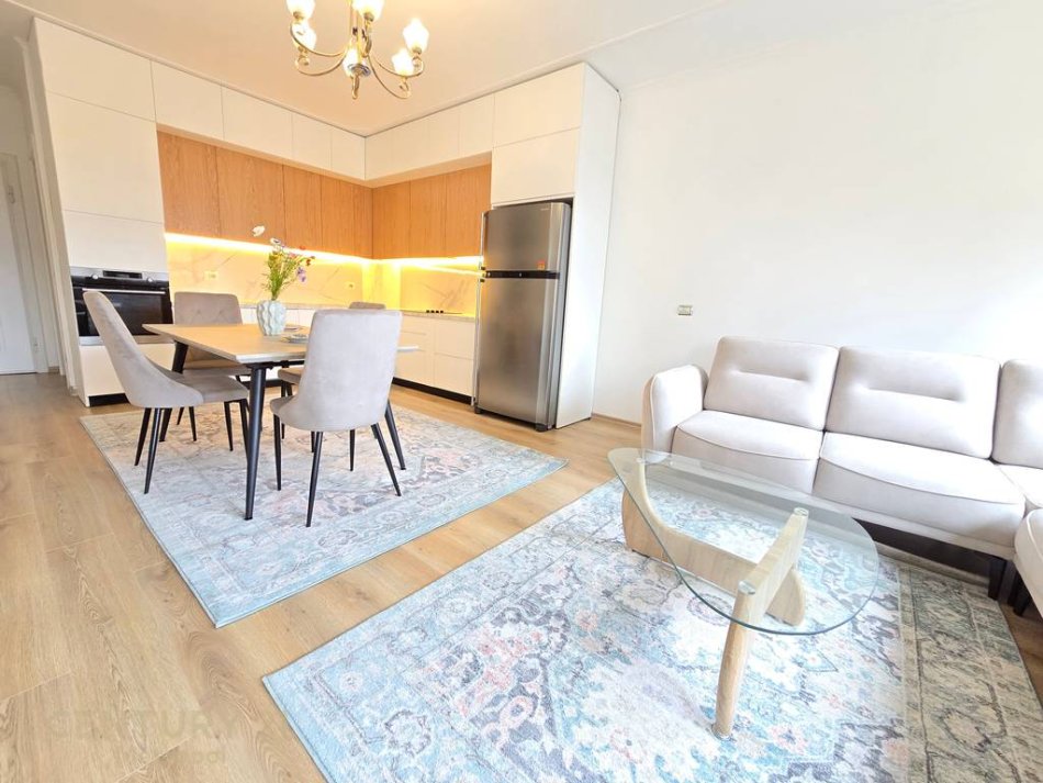 Tirane, jepet me qera apartament 2+1 Kati 5, 120 m² 1.150 € (Rruga Ibrahim Rrugova)