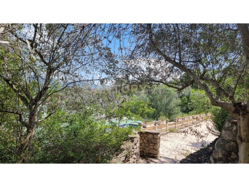 Tirane, shitet toke , 4.500 m² 2.500.000 € (Prane TEG)