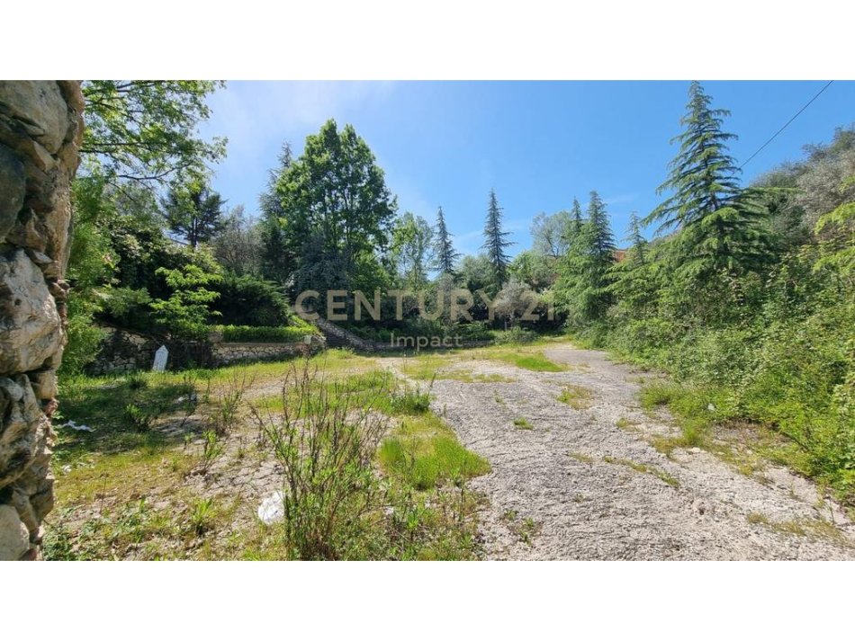 Tirane, shitet toke , 4.500 m² 2.500.000 € (Prane TEG)