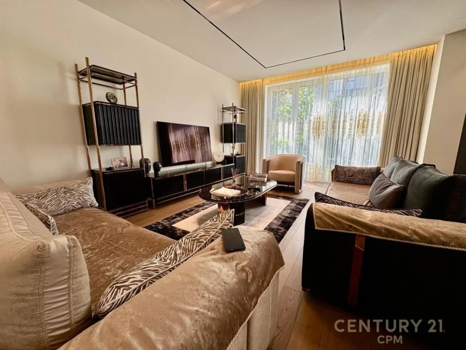 Tirane, shes apartament 2+1+3+ 2  POSTE PARKIMI+OBORR , 249 m² 850.000 € (Liqeni i Thatë)