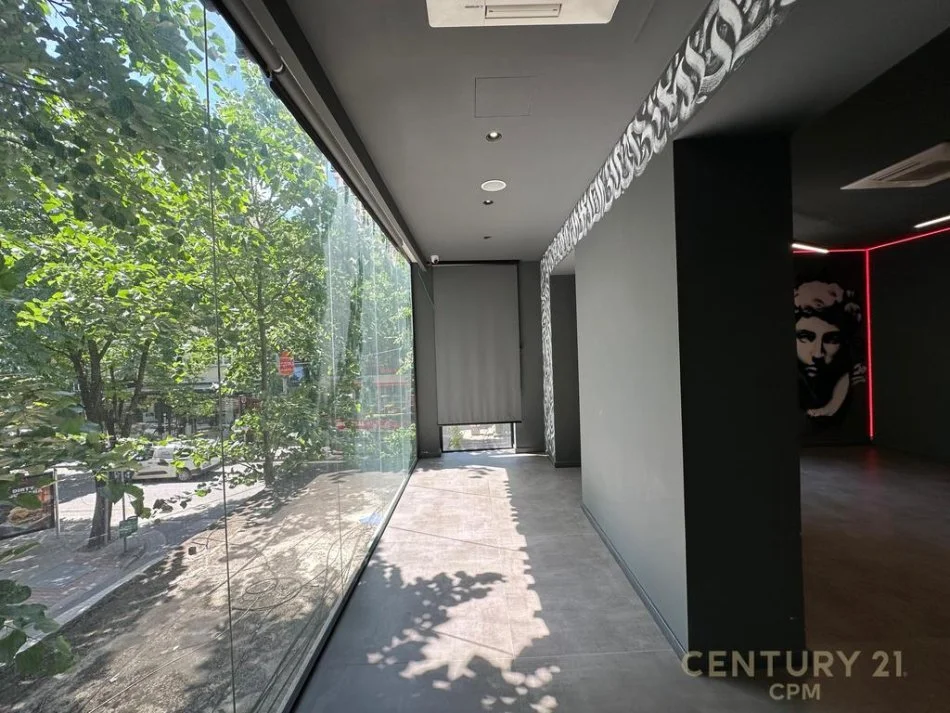 Tirane, jepet me qera ambjent biznesi Kati 1, 100 m² 2.200 € (BLLOKU)