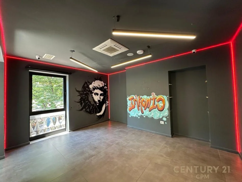 Tirane, jepet me qera ambjent biznesi Kati 1, 100 m² 2.200 € (BLLOKU)