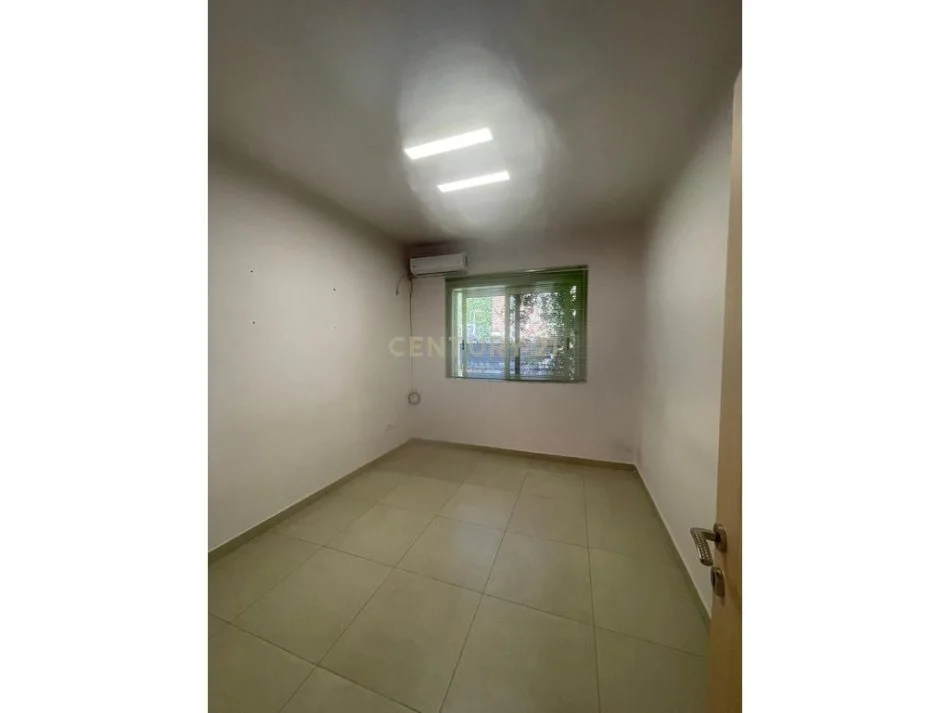 Tirane, jap me qera zyre , 15 m² 300 € (Myslym Shyri)