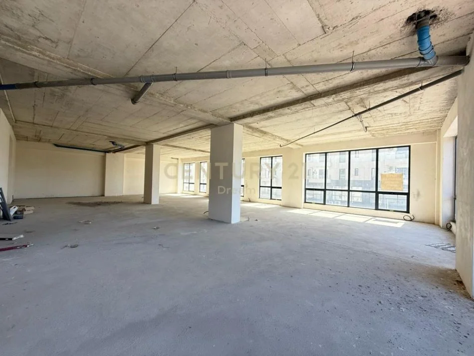 Tirane, jepet me qera ambjent biznesi Kati 1, 300 m² 3.600 € (Porcelan)