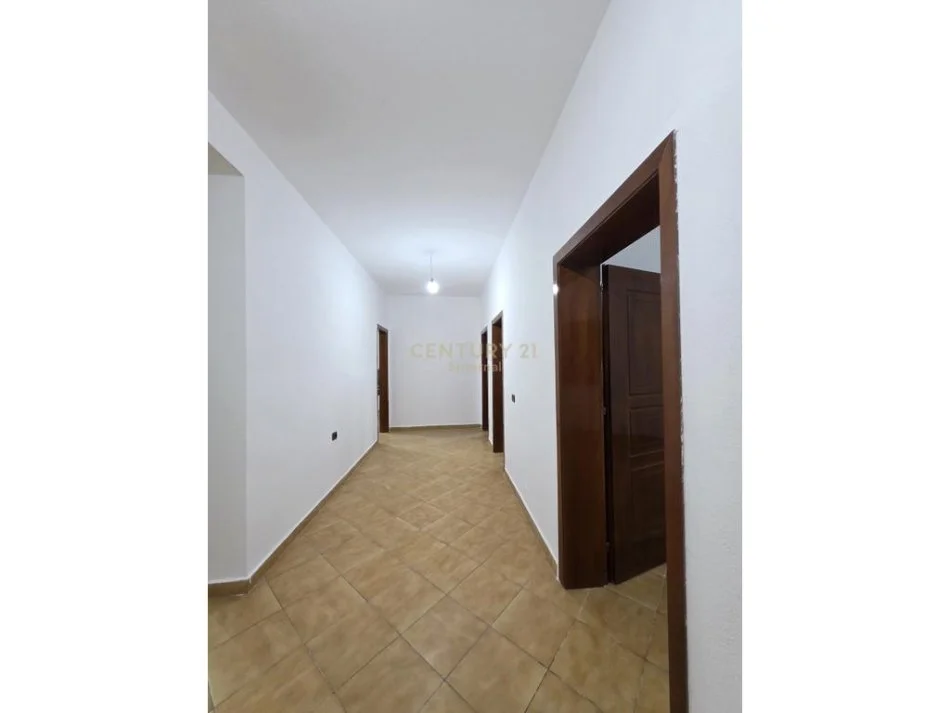 Tirane, jepet me qera apartament 3+1 Kati 2, 120 m² 430 €