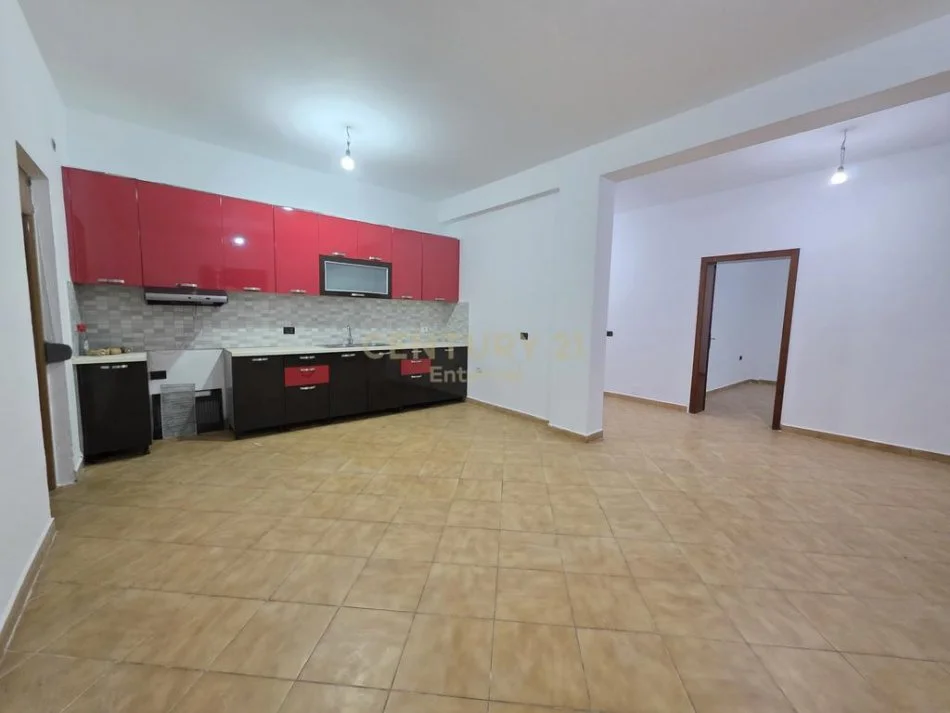 Tirane, jepet me qera apartament 3+1 Kati 2, 120 m² 430 €