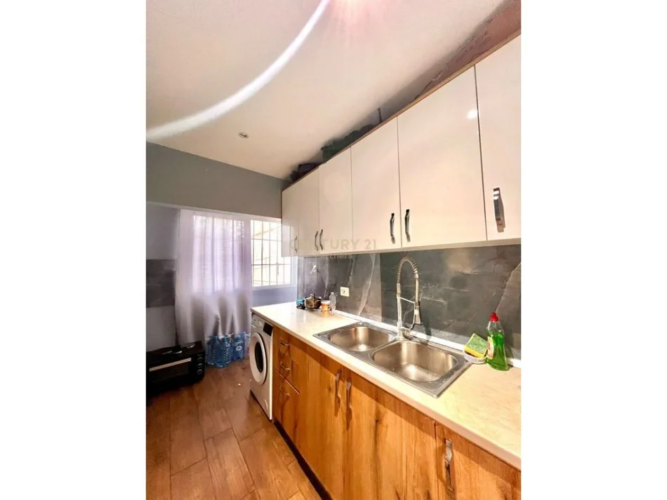 Tirane, shitet apartament 1+1 , 59 m² 79.000 € (Bulevardi Bajram Curri)