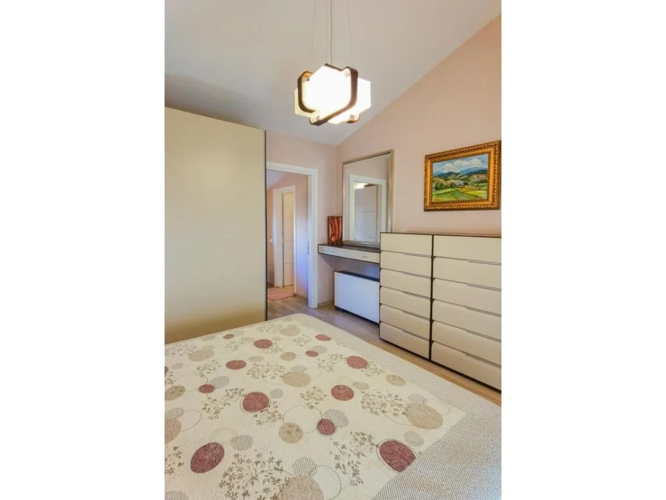 Tirane, jepet me qera 4+1+Aneks+Ballkon Kati 2, 649 m² 3.000 € (Rruga Seit Teqja)