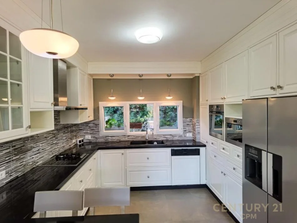 Tirane, jepet me qera 4+1+Aneks+Ballkon Kati 2, 649 m² 3.000 € (Rruga Seit Teqja)