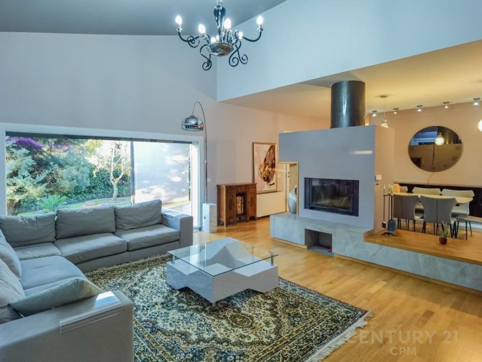 Tirane, jepet me qera Vile 4+1+Aneks+Ballkon Kati 2, 230 m² 3.000 € (Teg)