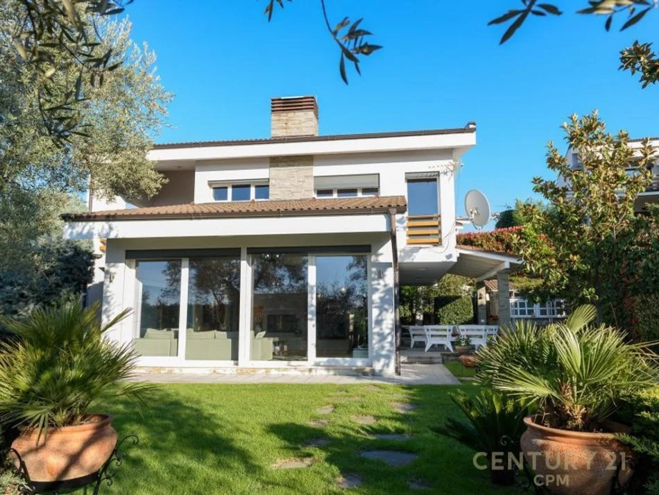 Tirane, jepet me qera 4+1+Aneks+Ballkon Kati 2, 649 m² 3.000 € (Rruga Seit Teqja)