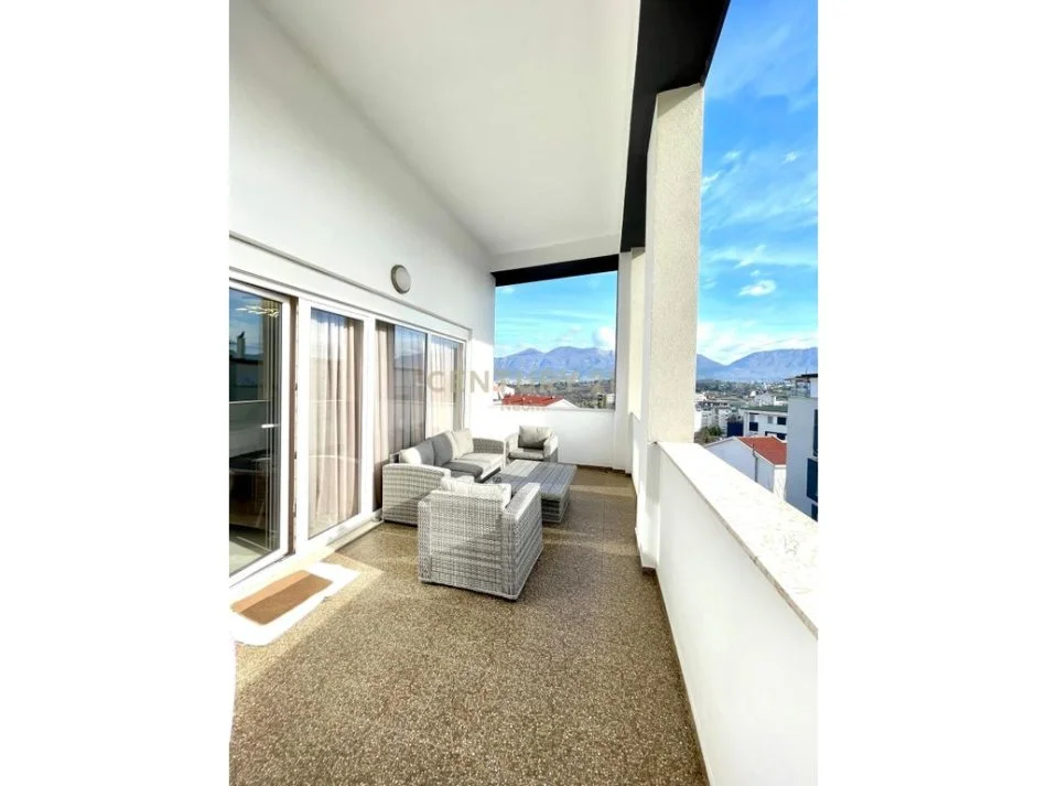 Tirane, jepet me qera apartament 3+1+Aneks+Ballkon Kati 4, 175 m² 1.300 € (Neom114500)