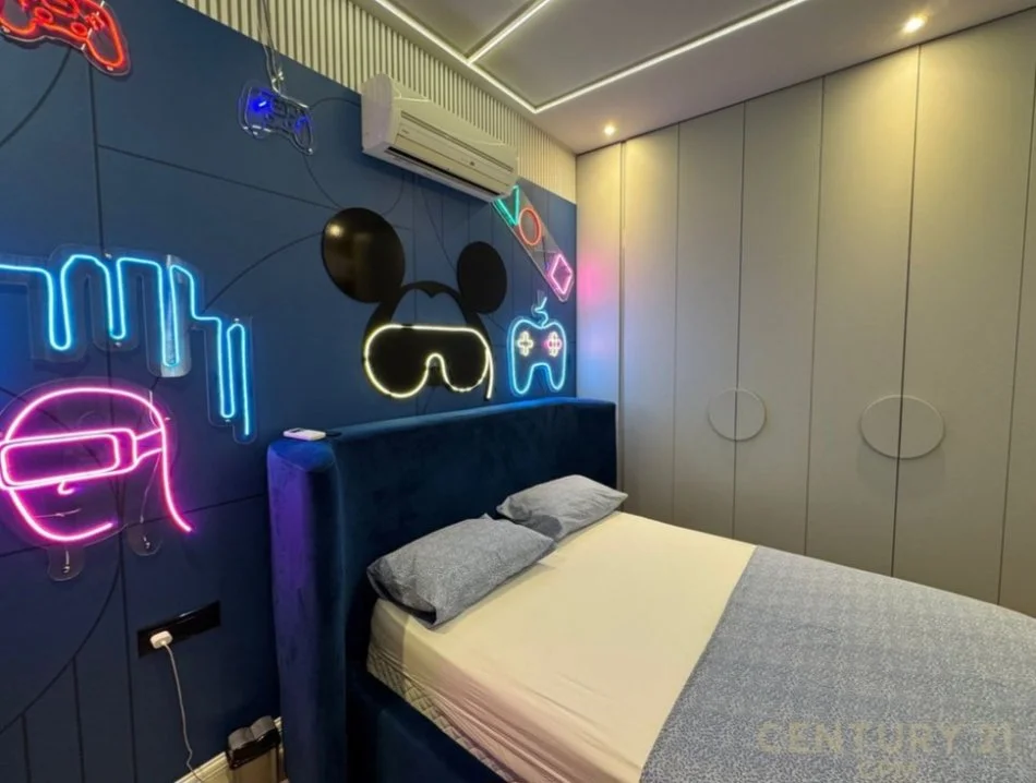 Tirane, shitet 5+1+Aneks+Ballkon Kati 4, 596 m² 1.300.000 € (Qendra Tregtare Teg)