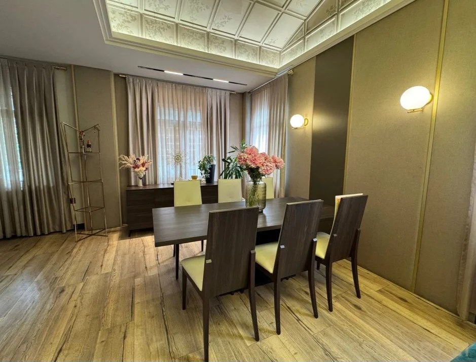 Tirane, shitet 5+1+Aneks+Ballkon Kati 4, 596 m² 1.300.000 € (Qendra Tregtare Teg)