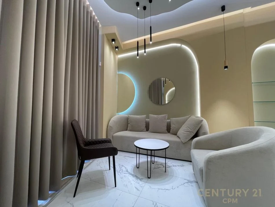 Tirane, jepet me qera ambjent biznesi Kati 1, 113 m² 2.300 € (Komuna Parisit)