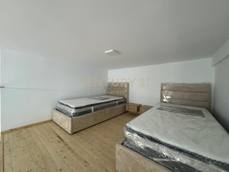 Tirane, shes apartament duplex 2+1 Kati 0, 70 m² 85.000 € (Fresku)