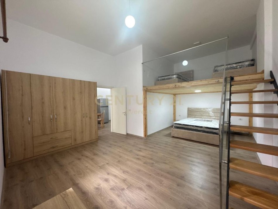 Tirane, shes apartament duplex 2+1 Kati 0, 70 m² 85.000 € (Fresku)