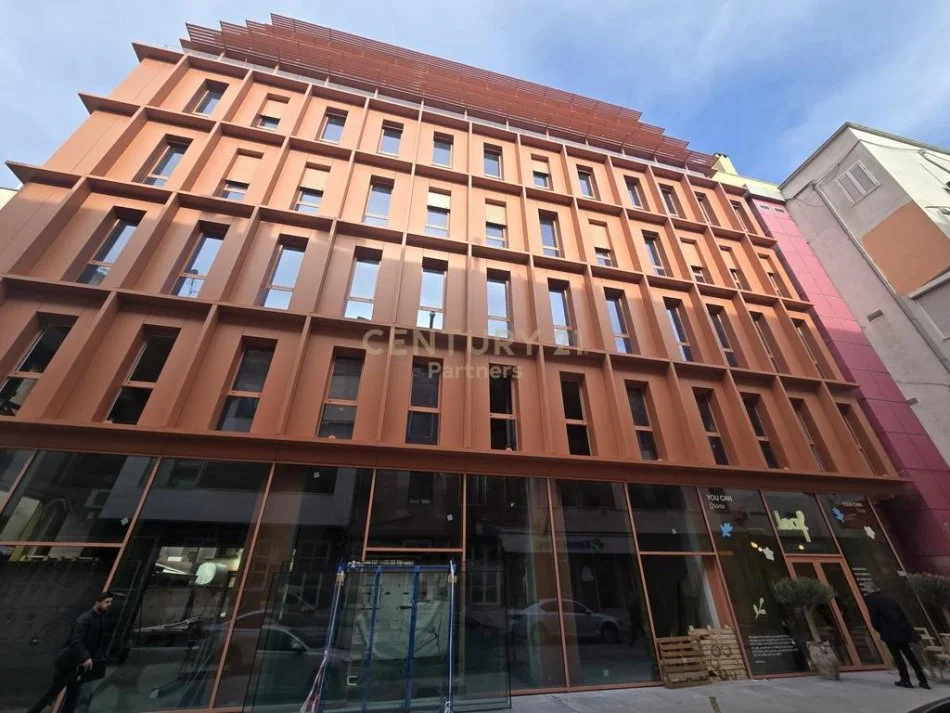 Tirane, shes apartament 3+1+2 , 222 m² 769.600 € (Ish Blloku)