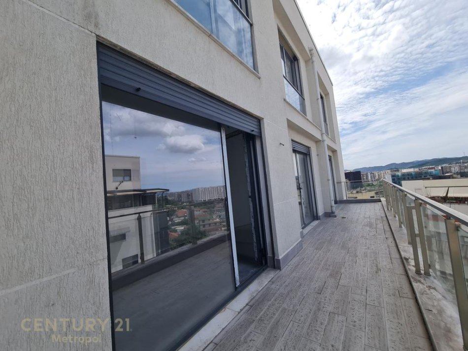 Tirane, shitet apartament duplex Dublex Kati 8, 196 m² 371.000 € (rruga Ndre Mjeda , rezidenca ALBA)
