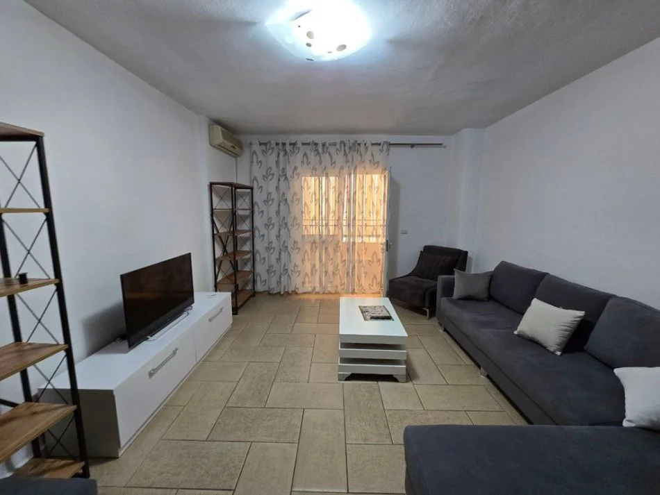 Tirane, jepet me qera apartament 2+1+Ballkon Kati 7, 97 m² 600 € (sheshi willson)