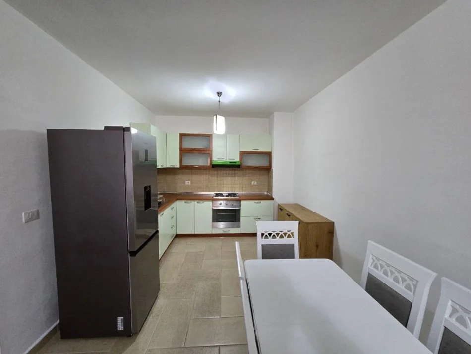 Tirane, jepet me qera apartament 2+1+Ballkon Kati 7, 97 m² 600 € (sheshi willson)
