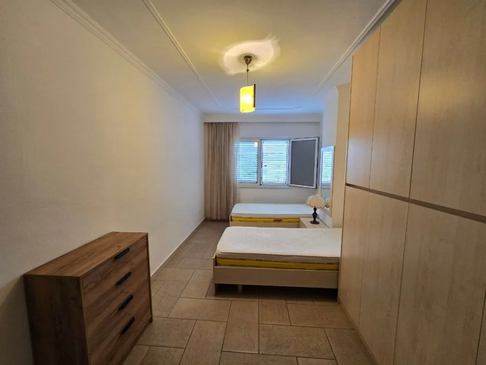 Tirane, jepet me qera apartament 2+1+Ballkon Kati 7, 97 m² 600 € (sheshi willson)