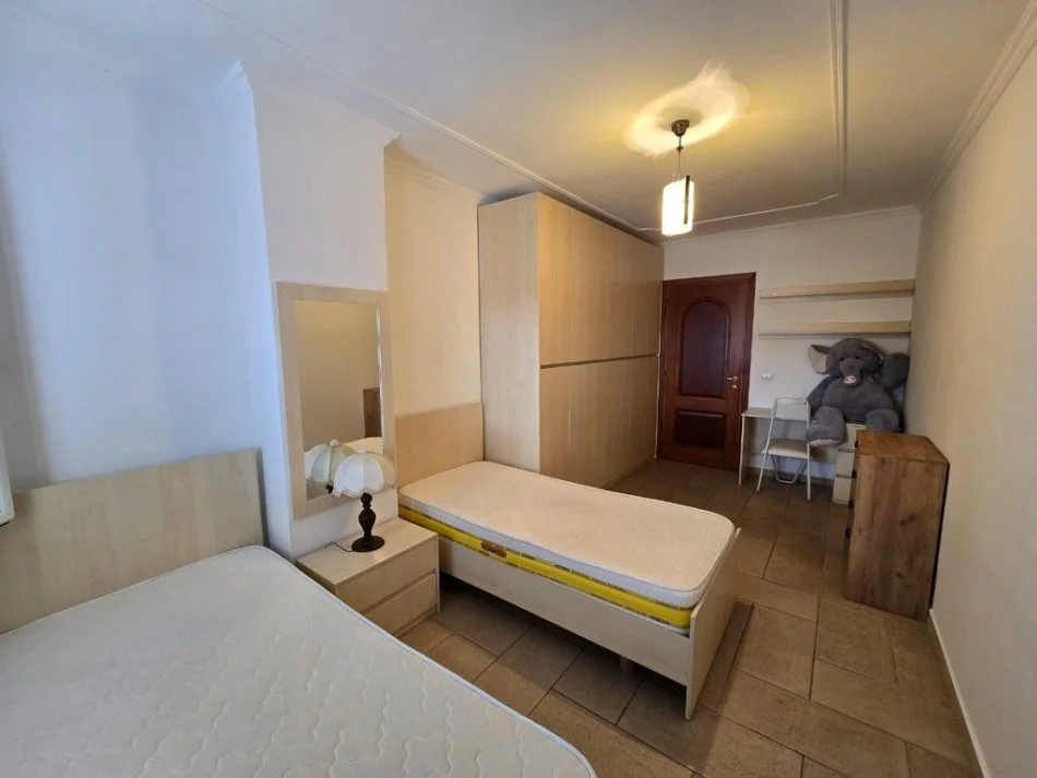 Tirane, jepet me qera apartament 2+1+Ballkon Kati 7, 97 m² 600 € (sheshi willson)