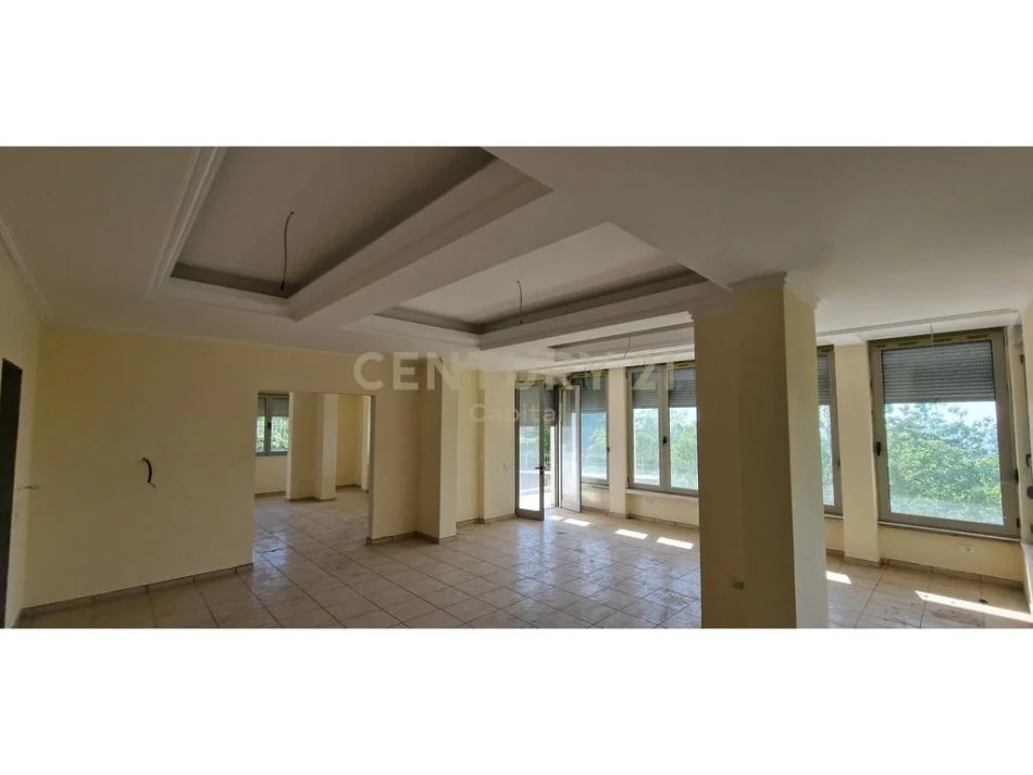 Tirane, shitet apartament Kati 3, 485 m² 210.000 € 