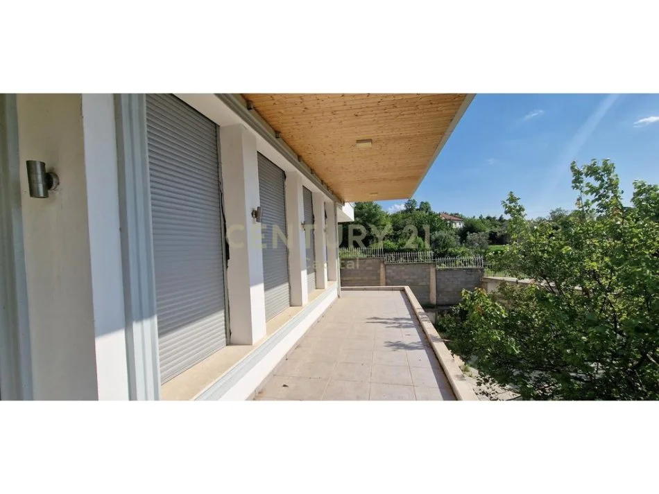 Tirane, shitet apartament Kati 3, 485 m² 210.000 € 