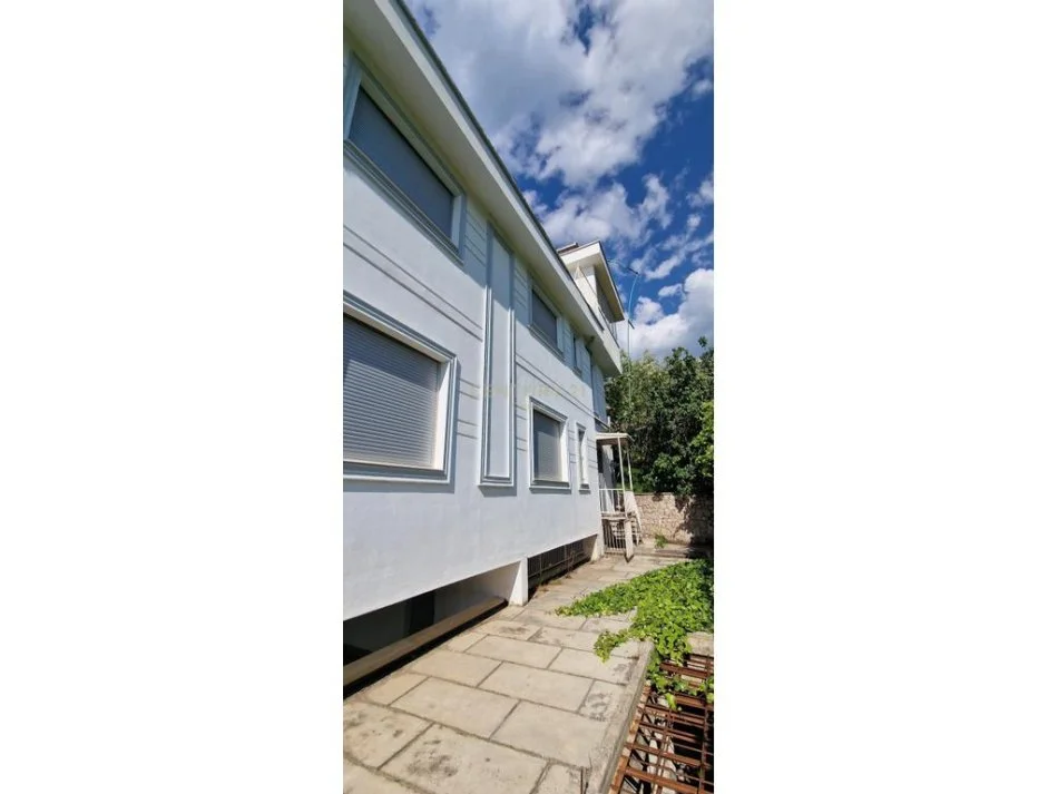 Tirane, shitet apartament Kati 3, 485 m² 210.000 € 