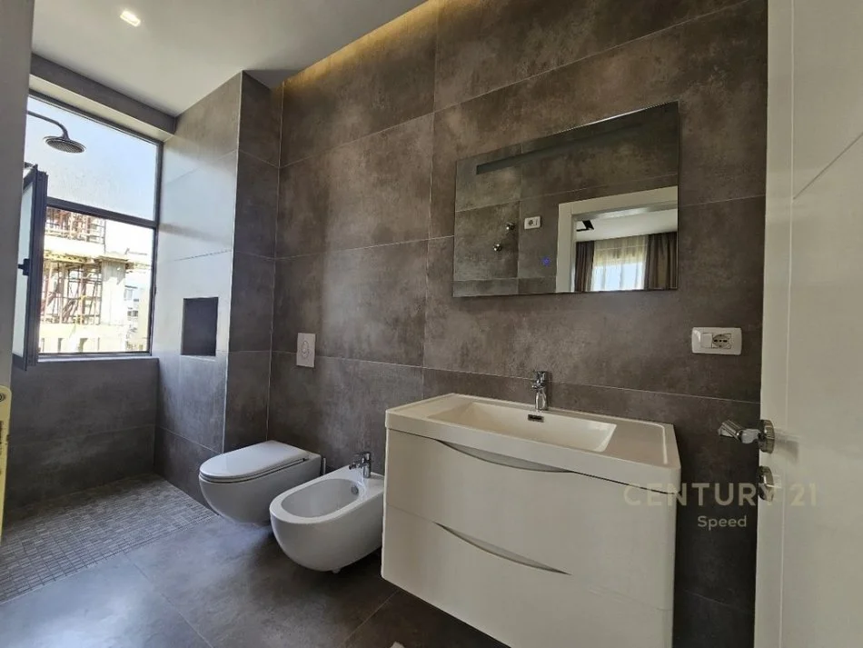 Tirane, jap me qera apartament 2+1+2 , 95 m² 890 € (Liqeni i Thatë)