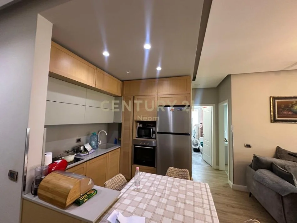Tirane, shes apartament 2+1+2+POST PARKIMI , 93 m² 240.000 € (Liqeni i Thatë)