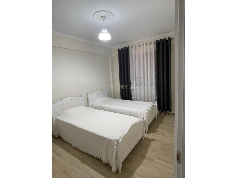 Durres, jepet me qera 2+1 Kati 3, 95 m² 400 € (ish keneta)