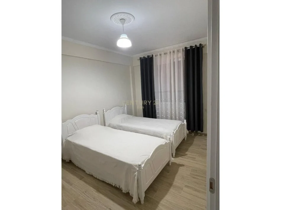 Durres, jepet me qera 2+1 Kati 3, 95 m² 400 € (ish keneta)