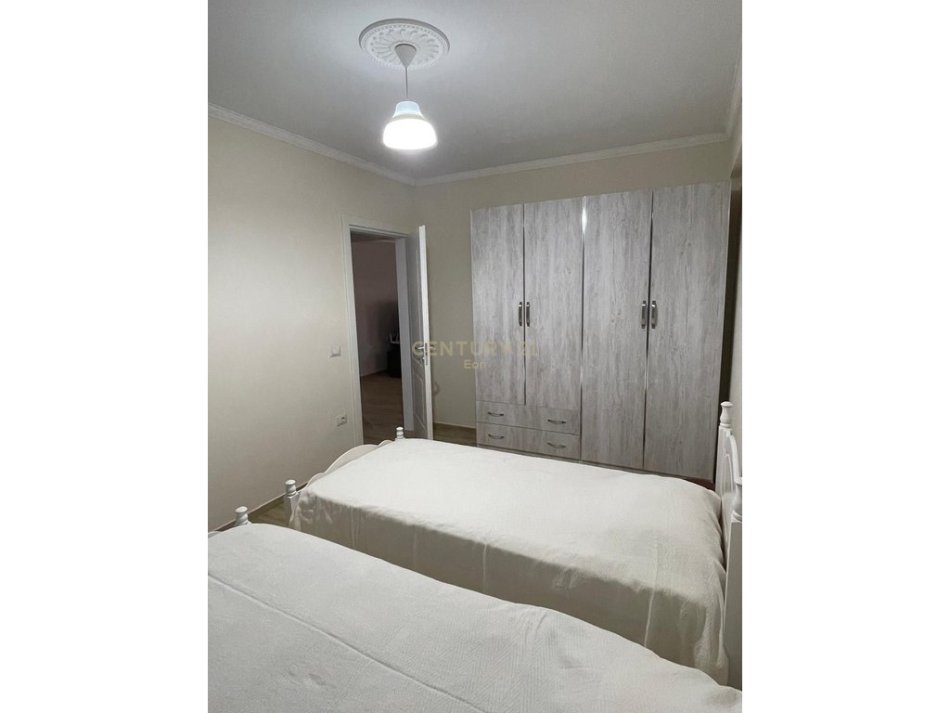 Durres, jepet me qera 2+1 Kati 3, 95 m² 400 € (ish keneta)
