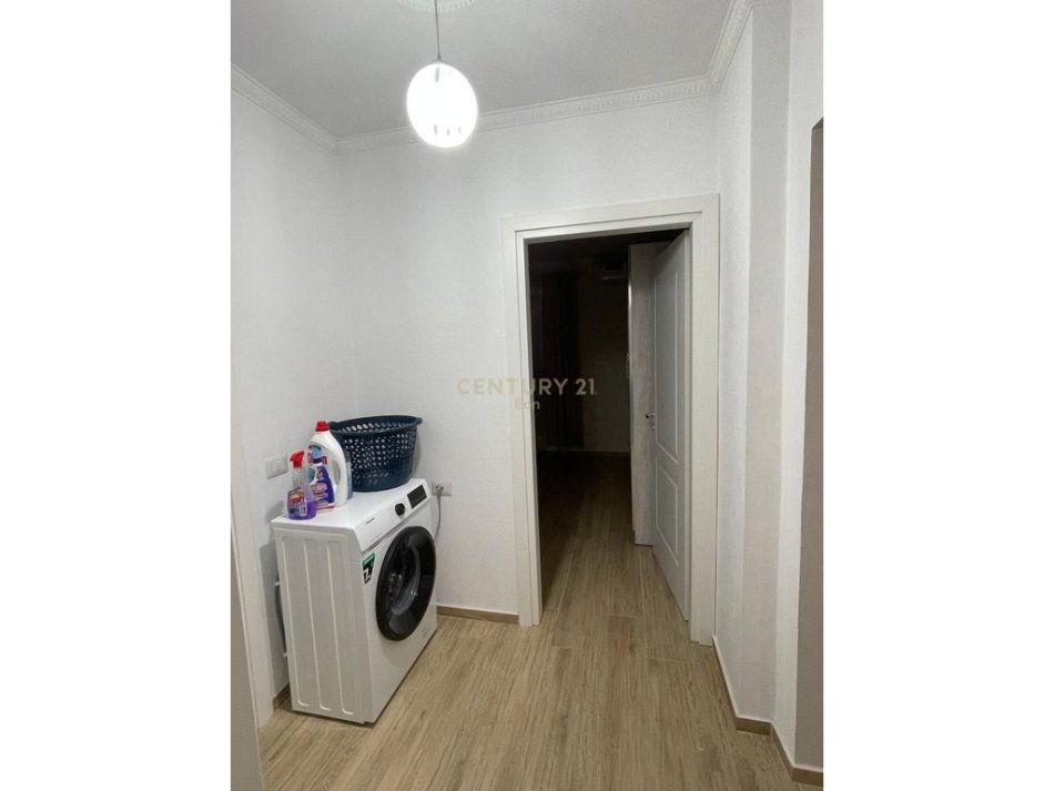 Durres, jepet me qera 2+1 Kati 3, 95 m² 400 € (ish keneta)