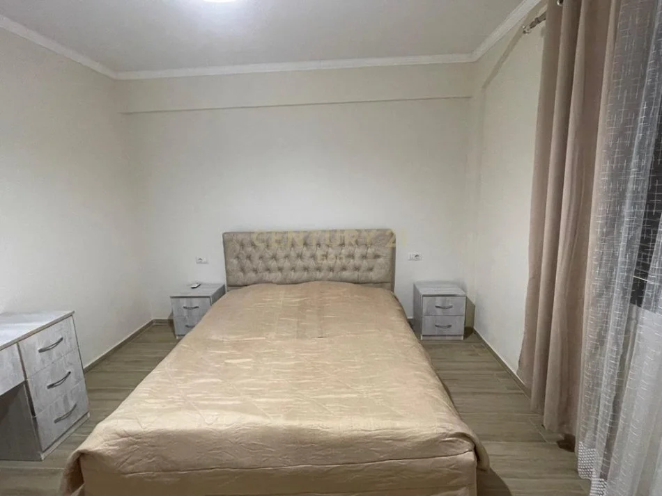 Durres, jepet me qera 2+1 Kati 3, 95 m² 400 € (ish keneta)