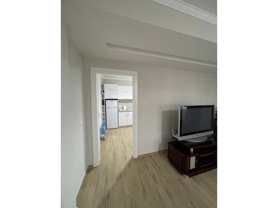 Durres, jepet me qera 2+1 Kati 3, 95 m² 400 € (ish keneta)