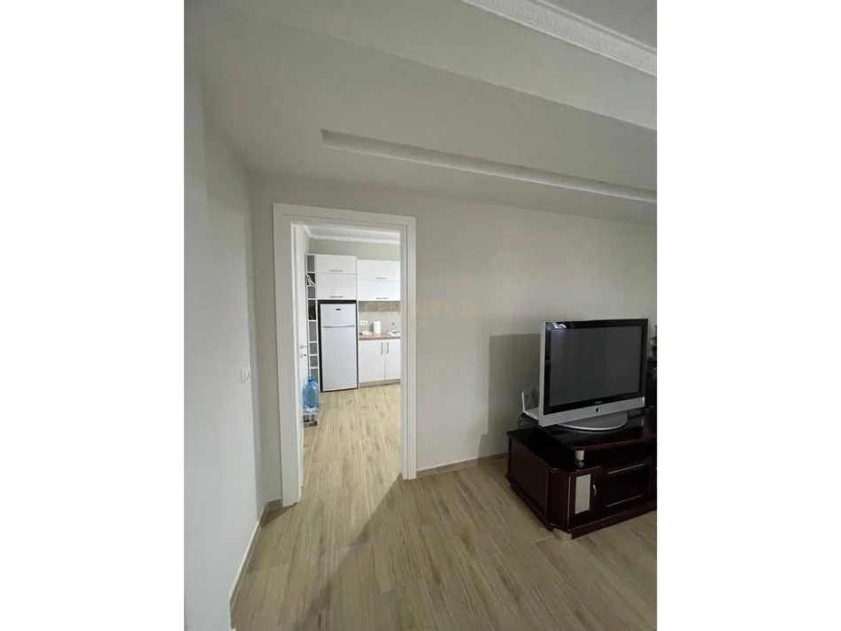 Durres, jepet me qera 2+1 Kati 3, 95 m² 400 € (ish keneta)