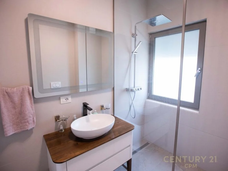 Tirane, shes Vile , 380 m² 850.000 € (Rruga e Elbasanit)