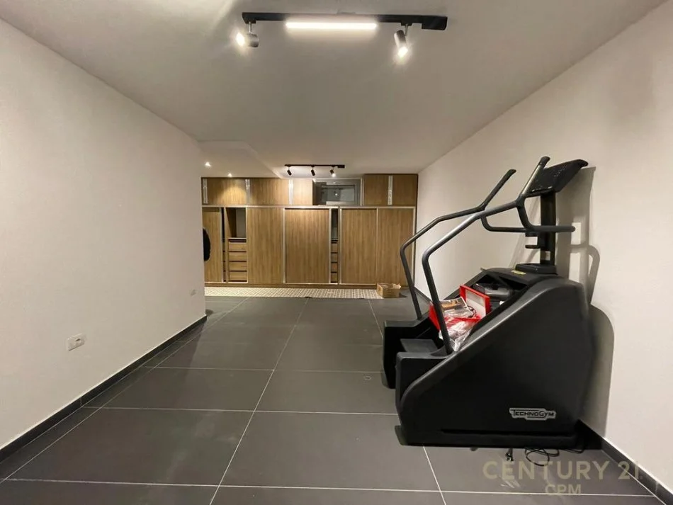 Tirane, shes Vile , 380 m² 850.000 € (Rruga e Elbasanit)