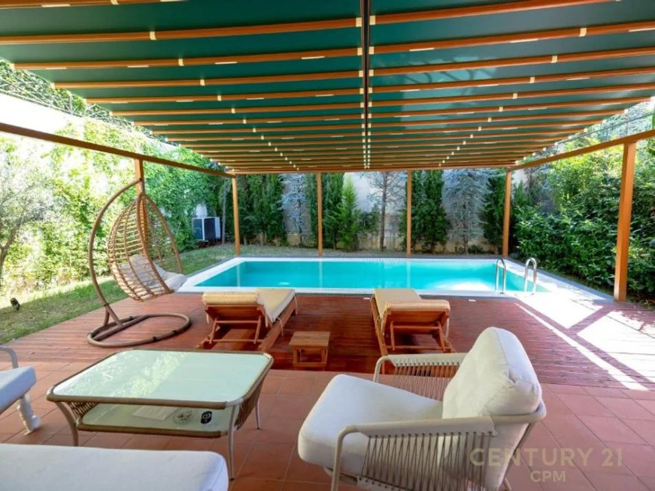 Tirane, shitet Vile Kati 3, 380 m² 850.000 € (Porta E Gjelbert)