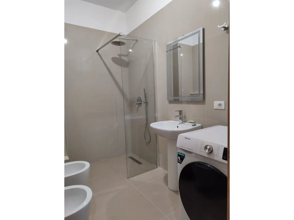 Tirane, jap me qera apartament 2+1+2 , 100 m² 600 € (Kopshti Botanik Zoologjik)