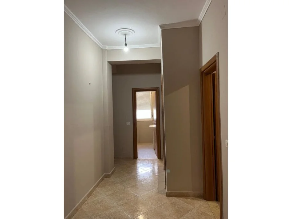 Tirane, jap me qera apartament 2+1+2 , 100 m² 600 € (Kopshti Botanik Zoologjik)