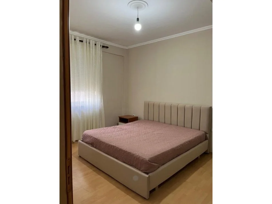 Tirane, jap me qera apartament 2+1+2 , 100 m² 600 € (Kopshti Botanik Zoologjik)