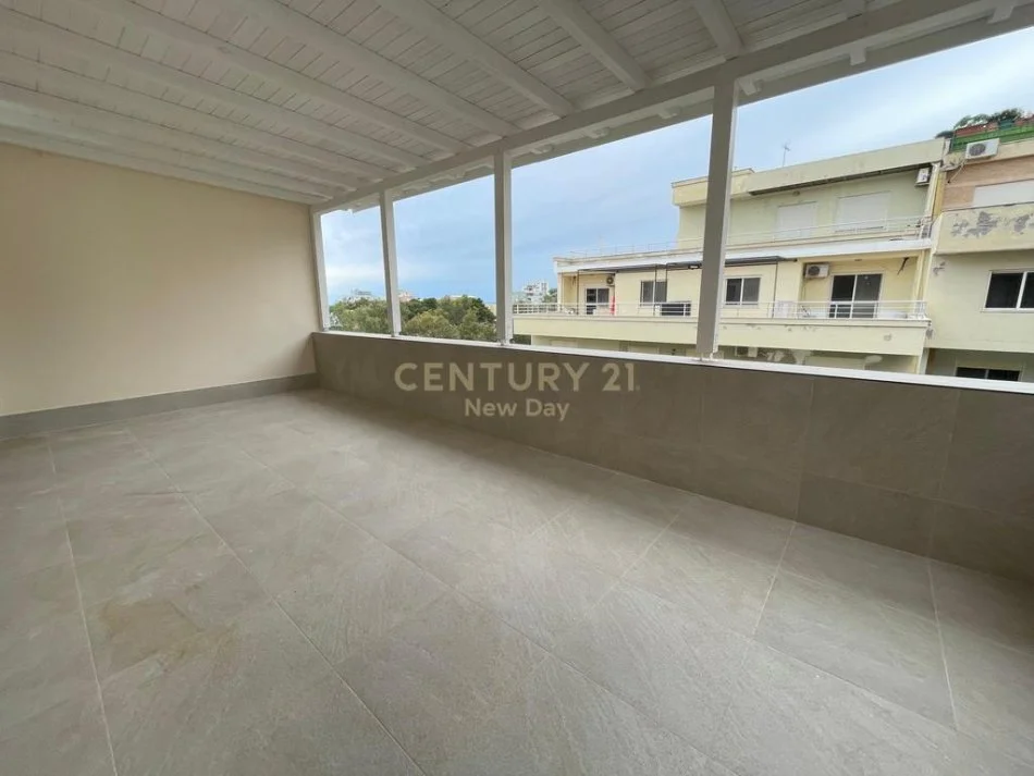 Durres, shitet apartament 2+1+Ballkon Kati 6, 116 m² 163.000 € (Rruga Pavaresia)