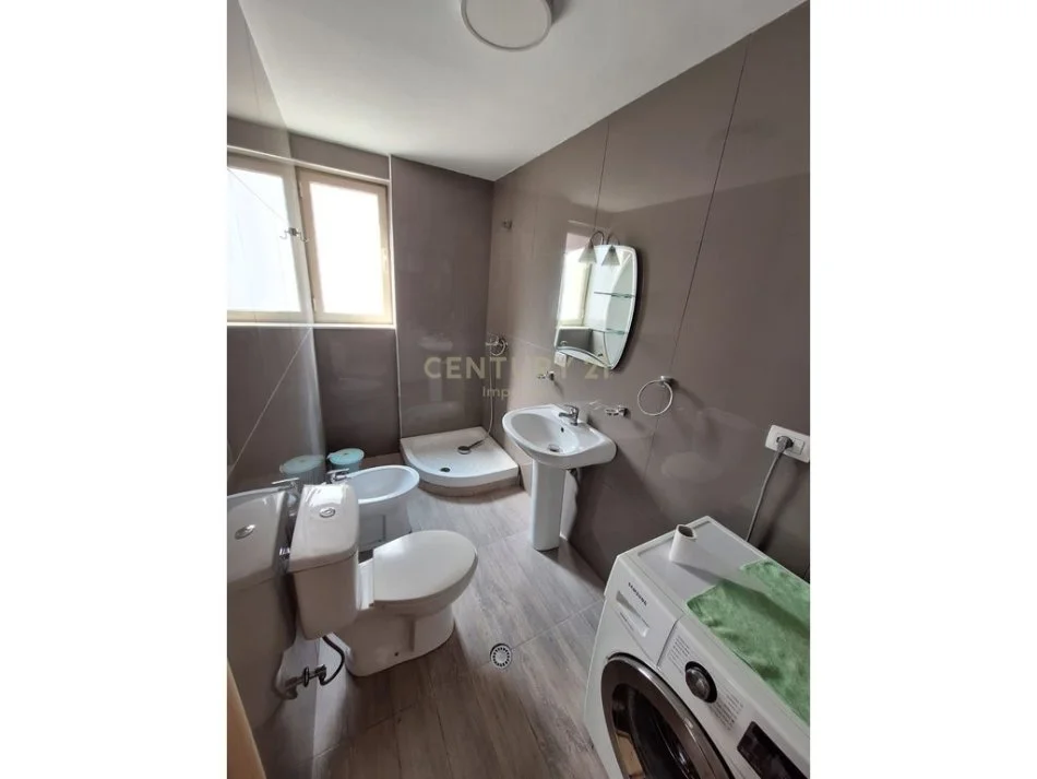 Tirane, shes apartament 2+1+2 , 99 m² 205.000 € (Kopshti Botanik Zoologjik)